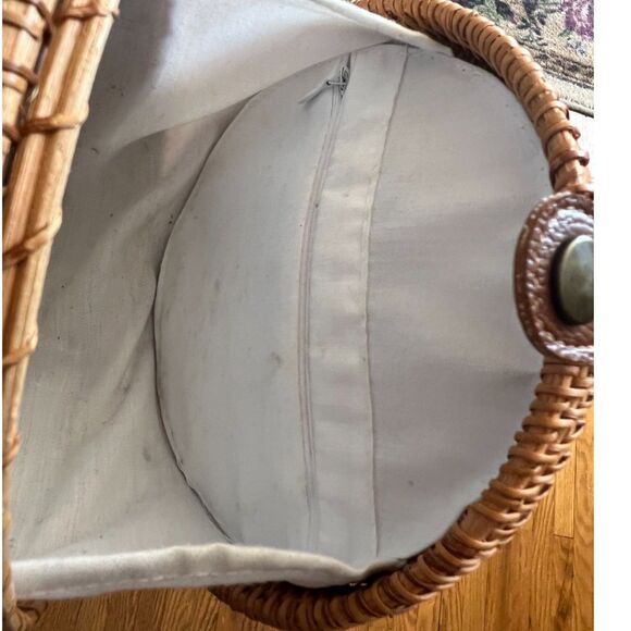 Round Woven Purse - Picture 4 of 8